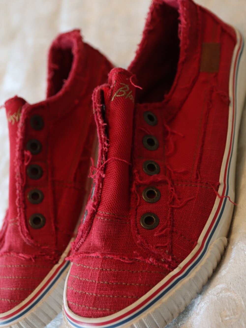 Blowfish Malibu Play Slip-On Sneaker Jester Red Pre-distressed Canvas Size 8.5